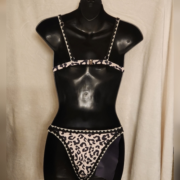 Bikinx Cheetah Print Triangle Bikini 2 Piece Swimsuit Size XS New With Tag - Picture 4 of 14